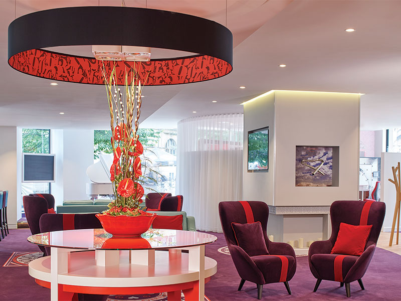 ريشارد برانسون ينافس: فيرجن موني تعرض أميالا جوية كفائدة على حسابات التوفير